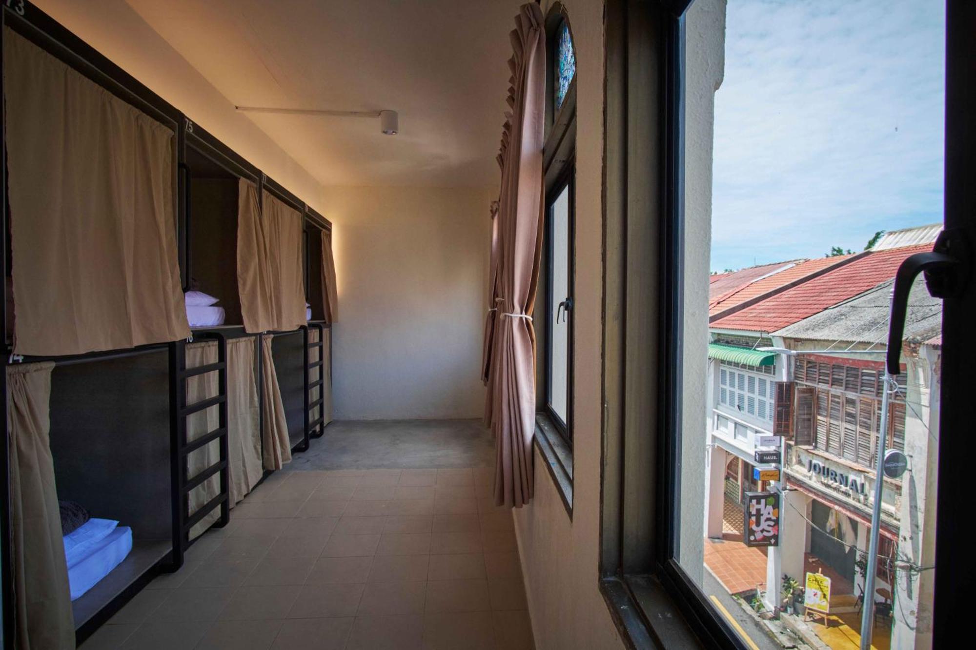 Some Place Else George Town Exterior photo